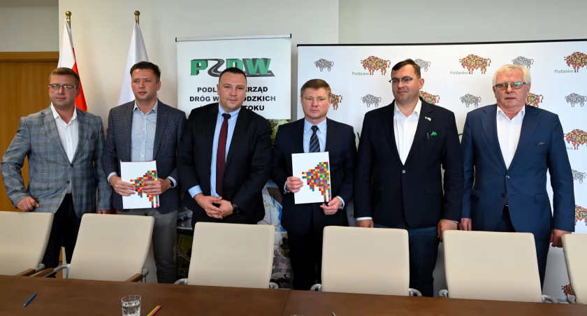 Podpisano umowę na przebudowę mostu i drogi wojewódzkiej nr 690 w Czyżewie [foto]