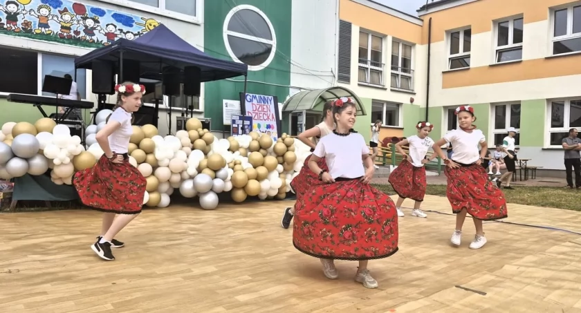 Aktywna szkoła - aktywni uczniowie. Rodzinny Dzień Dziecka w Jabłoni Kościelnej [foto]