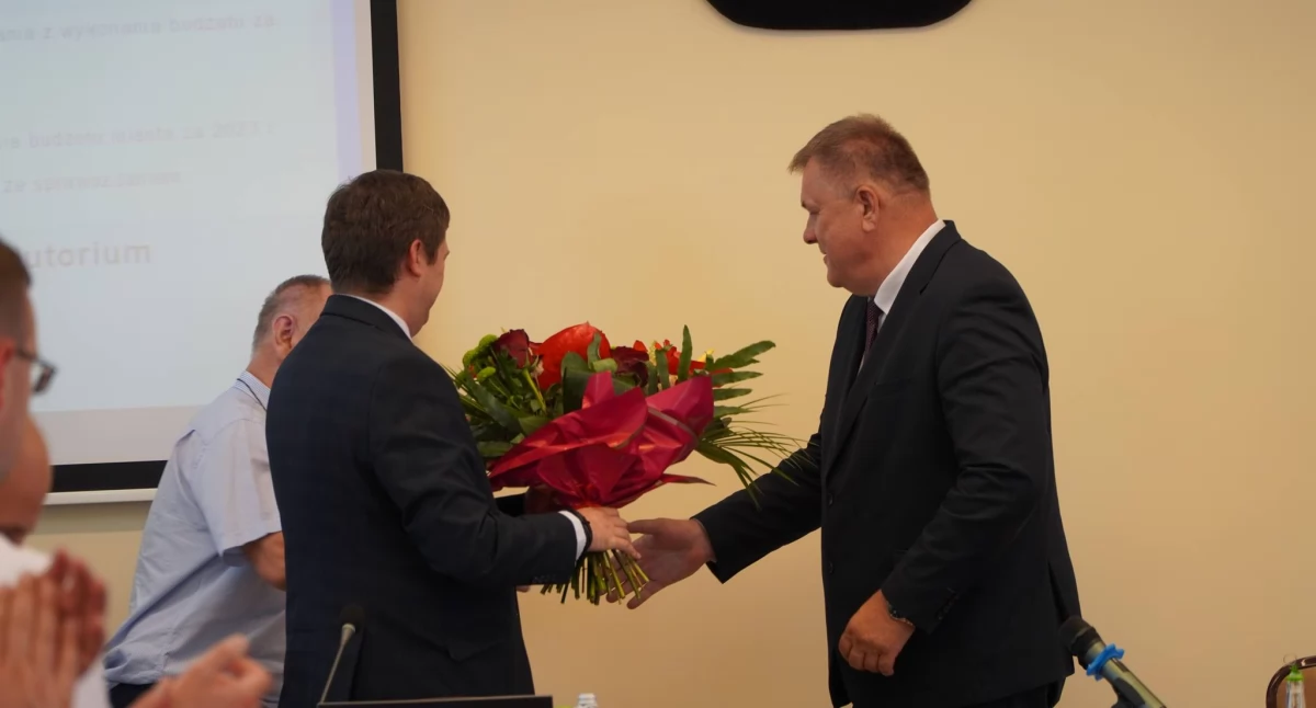 Burmistrz Jarosław Siekierko z jednogłośnym wotum zaufania i absolutorium [foto]