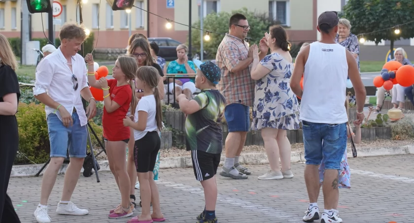 Wieczór pod chmurką - potańcówka w rytmach latino przy Miejskim Ośrodku Kultury 