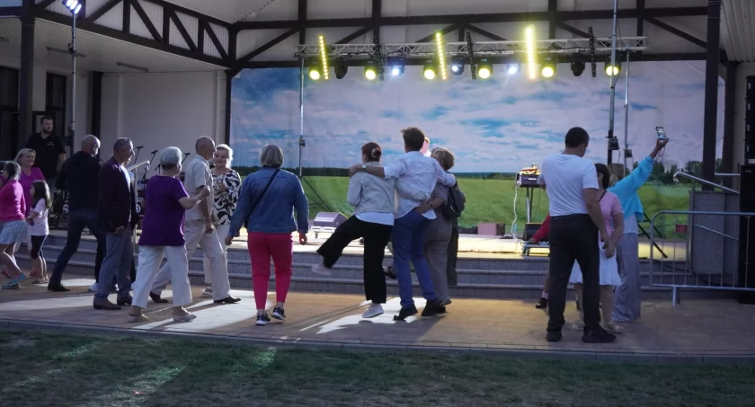 Potańcówka na ludowo - Miejski Ośrodek Kultury w Wysokiem Mazowieckiem znów w tanecznych rytmach [FOTO]