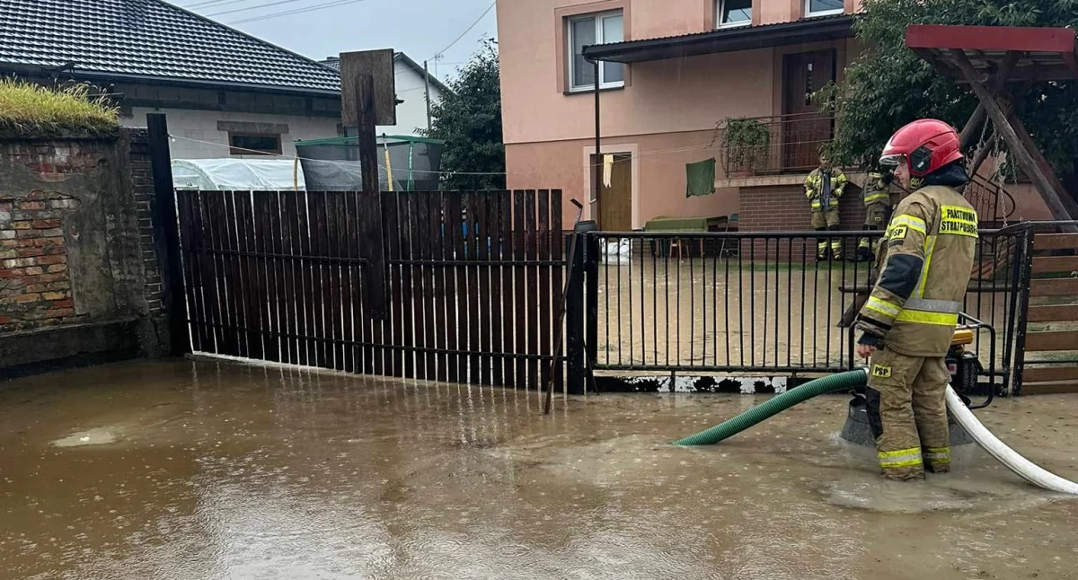 Zalane piwnice i posesje. Kilkanaście interwencji strażaków 
