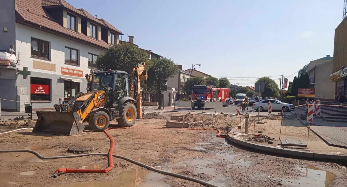 Wysokie Mazowieckie: Rozszczelniona rura z gazem na budowie [FOTO]