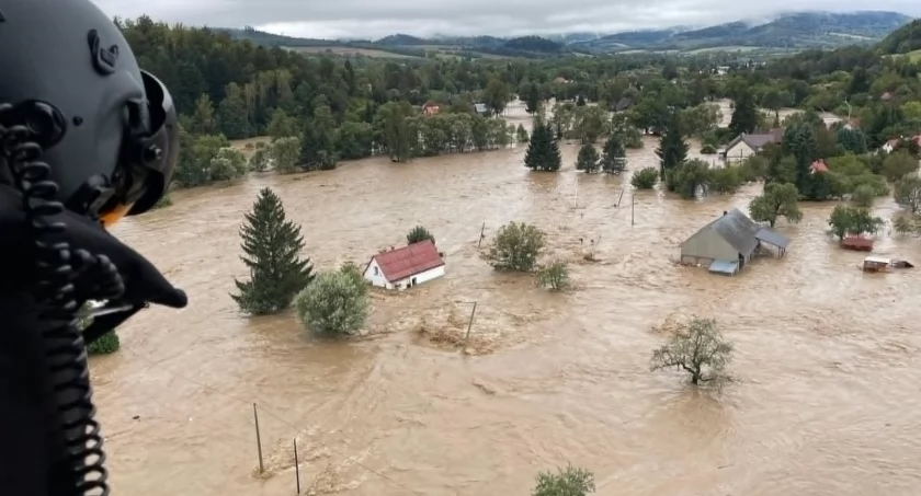 Powodzie dotknęły Polaków. Na południe kraju wysłano strażaków  z Wysokiego Mazowieckiego. Ruszyły zbiórki