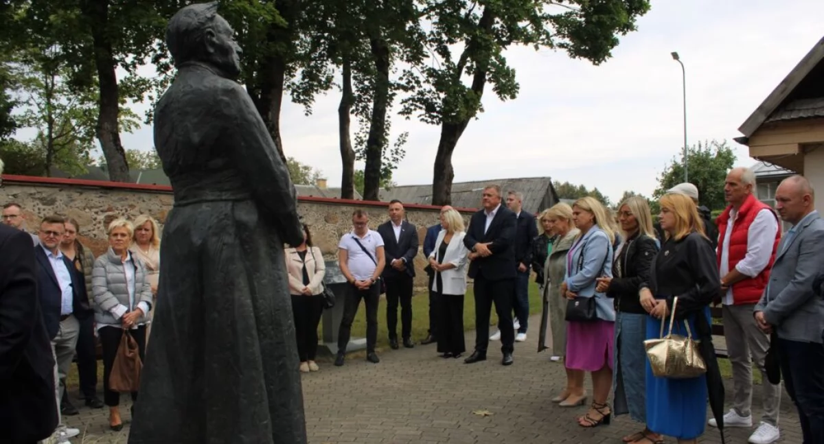 Delegacja Wysokiego Mazowieckiego w podróży ku pamięci Księdza Prałata Józefa Obrembskiego [foto]