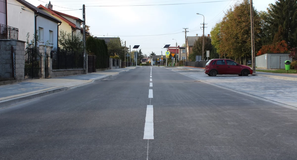 Nowa nawierzchnia i parkingi przy ul. Niepodległości w Czyżewie [foto]