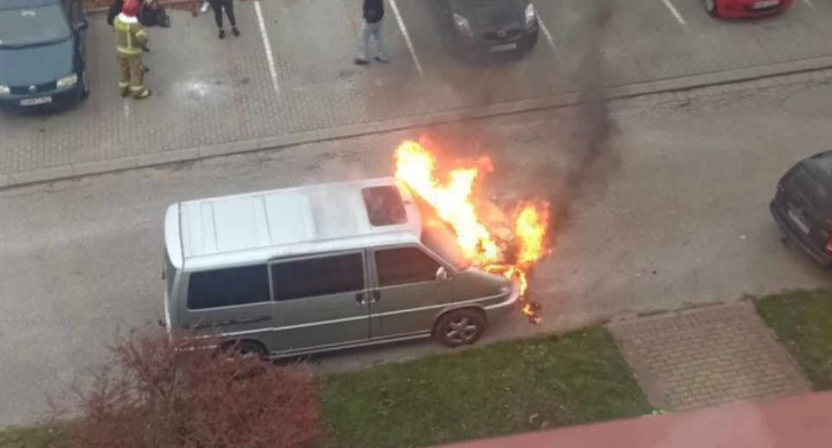 Na osiedlu doszło do pożaru auta [VIDEO]