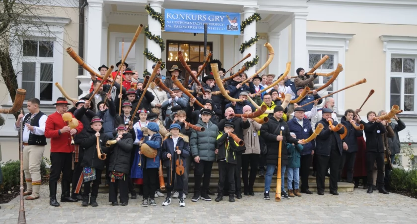 Weekend z ligawkami. W Ciechanowcu  odbywa się 43. Konkurs gry na instrumentach pasterskich [FOTO]