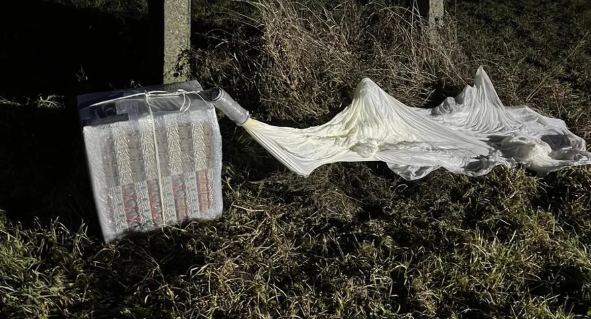 Balon z nielegalnymi papierosami spadł w gminie Wysokie Mazowieckie [foto+ video]