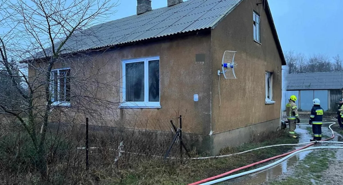 Tragiczny początek tygodnia - jedna osoba zginęła w pożarze domu w gminie Sokoły [foto]