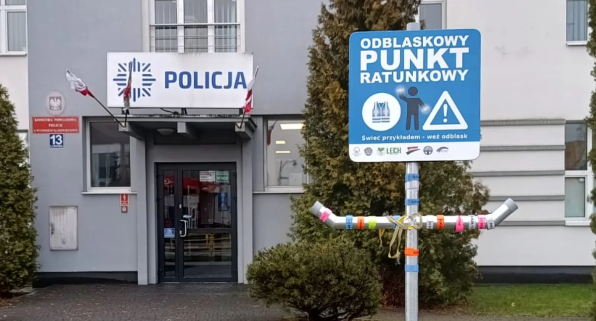 Odblaskowy Punkt Ratunkowy stanął przy komendzie policji w Wysokiem Mazowieckiem [FOTO]