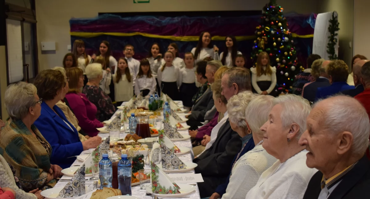 Szepietowo: Seniorzy spotkali się przy świątecznym stole [foto]