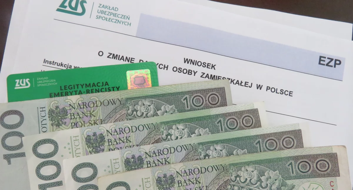 Z jakim wyprzedzeniem emeryt lub rencista powinien poinformować ZUS o zmianie adresu lub rachunku bankowego?
