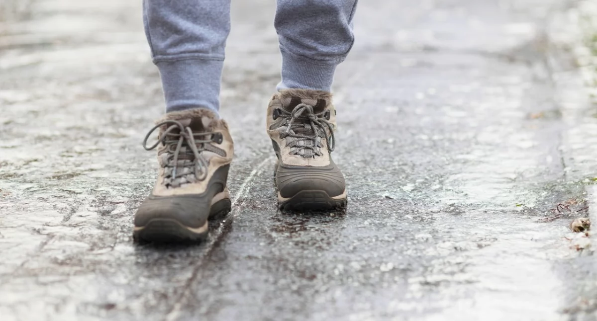 Będzie ślisko. IMGW  ostrzega przed oblodzeniem