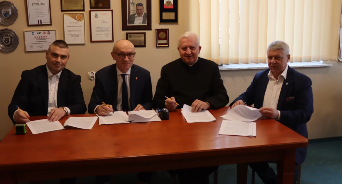 Umowa na realizację prac konserwatorskich w Krasowie-Częstkach podpisana
