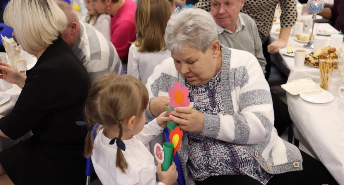 Nie zapomnij o Babci! Dziś obchodzimy jej wyjątkowy dzień [VIDEO]
