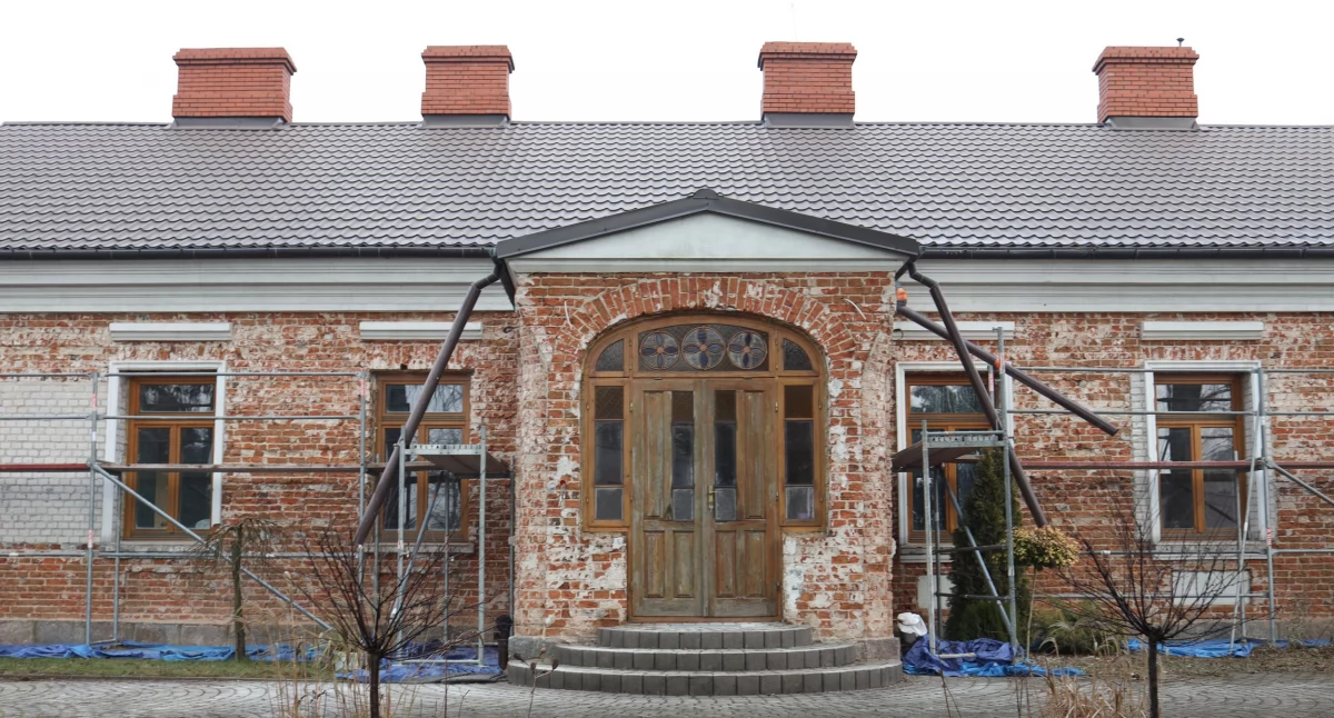 Trwają prace remontowe zabytkowej plebanii w Wysokiem Mazowieckiem [FOTO]