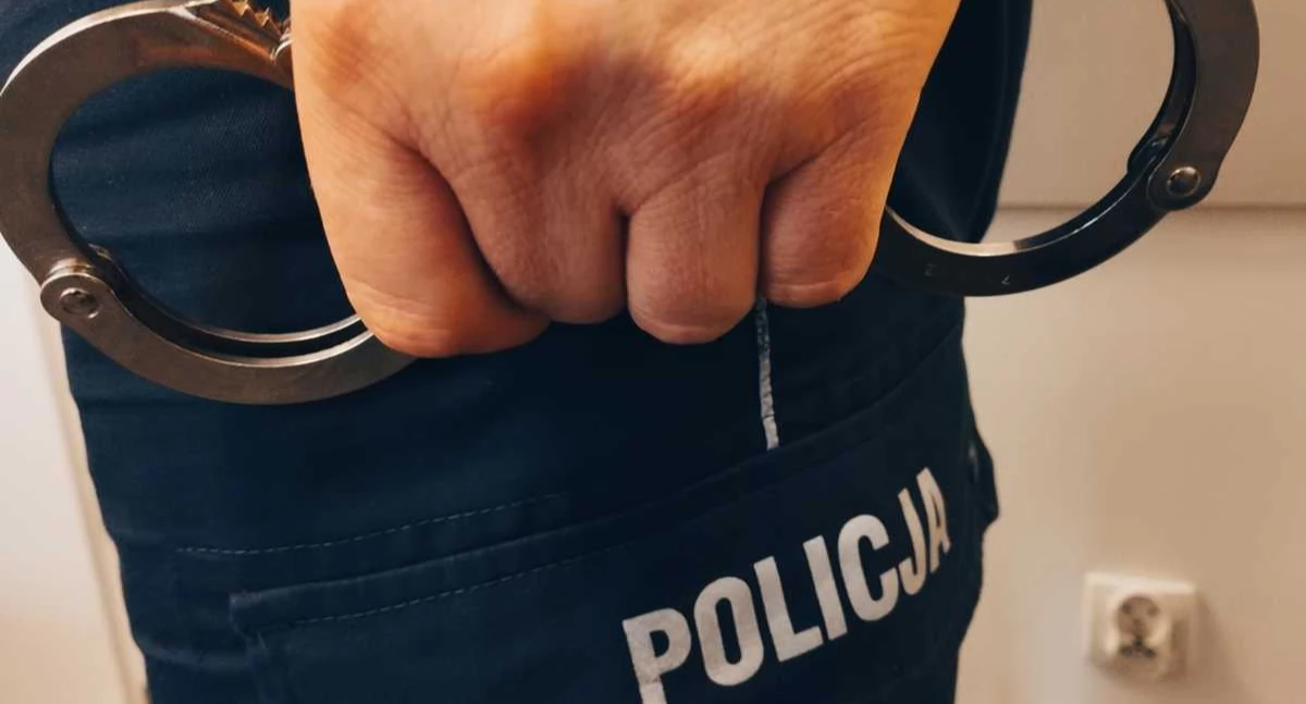 Policja zatrzymała poszukiwanego – spakował torbę i czekał