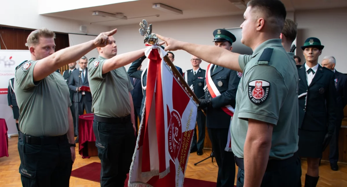 Nowi funkcjonariusze dołączają do podlaskiej KAS [foto]
