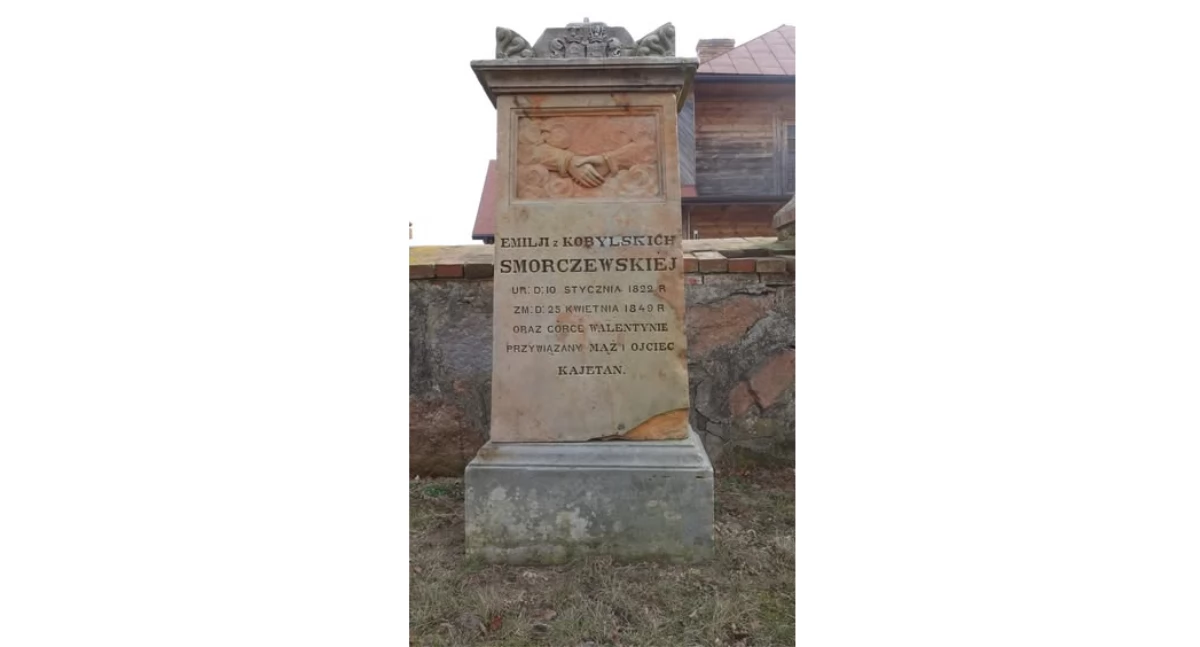 Nagrobek z cmentarza przykościelnego w Winnej-Poświętnej wpisany do rejestru zabytków [foto]
