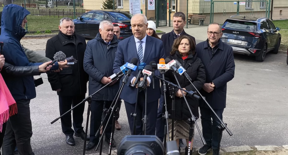 Czerwony Bór na celowniku polityków. PiS protestuje przeciwko paktowi migracyjnemu [VIDEO]
