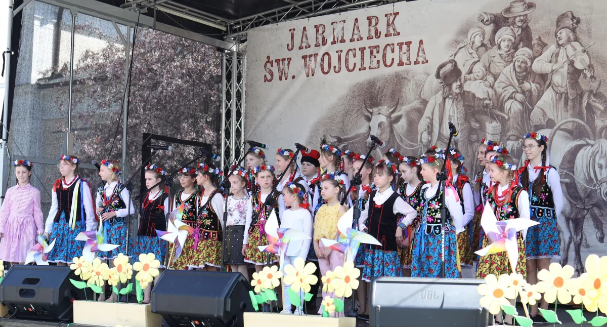 Kultura, muzyka i rękodzieło –  zapraszamy na Jarmark św. Wojciecha w Ciechanowcu [PROGRAM]