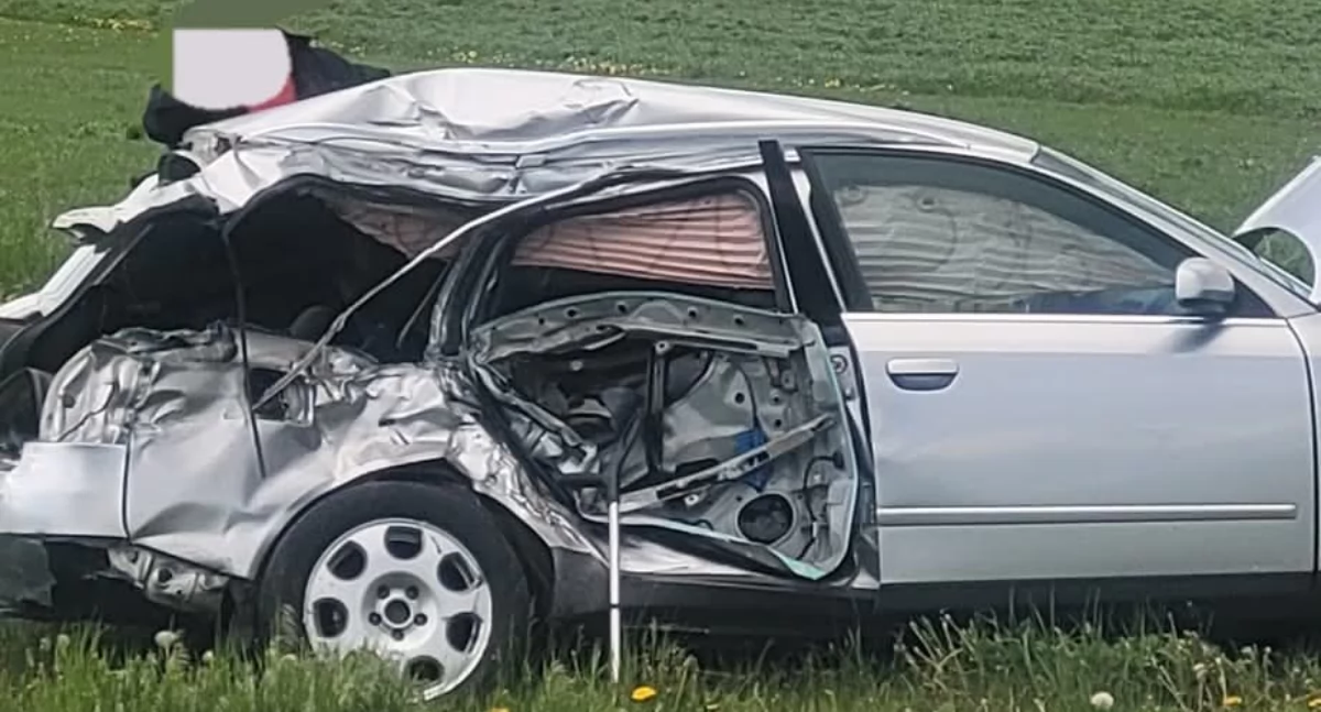 Sokoły: Wypadek na przejeździe kolejowym. Pociąg uderzył w audi [foto]