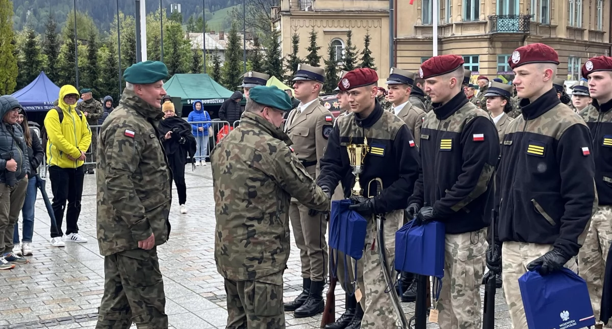 Ogromny sukces uczniów ZSOiZ w Ciechanowcu podczas X Ogólnopolskiego Przeglądu Musztry Klas Mundurowych [foto]