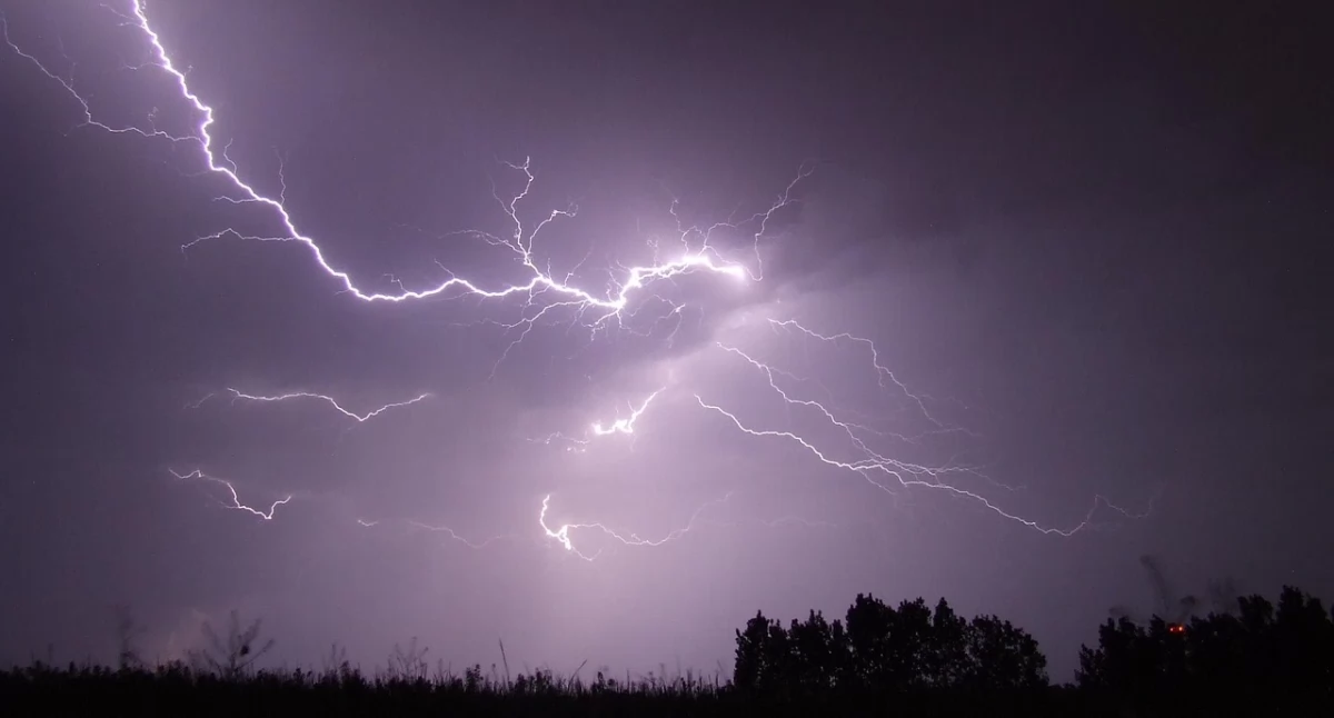 Burze w województwie podlaskim. IMGW wydało alert