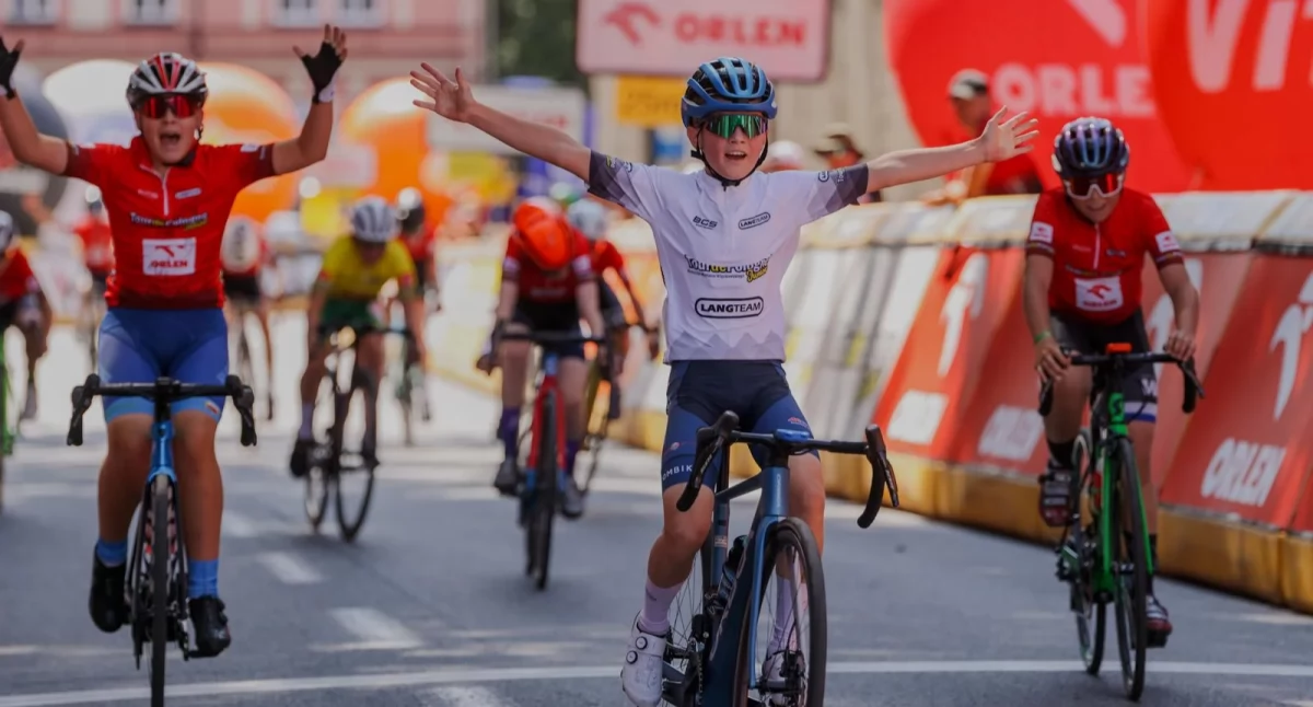 Oskar Żochowski z KS Kulesze Kościelne na podium Tour de Pologne Junior – drugie miejsce w Cieszynie!