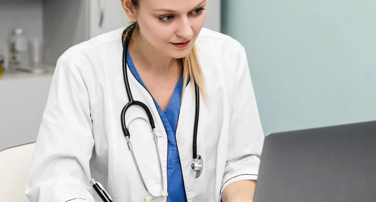 Nie informuj byłego pracodawcy o zwolnieniu lekarskim