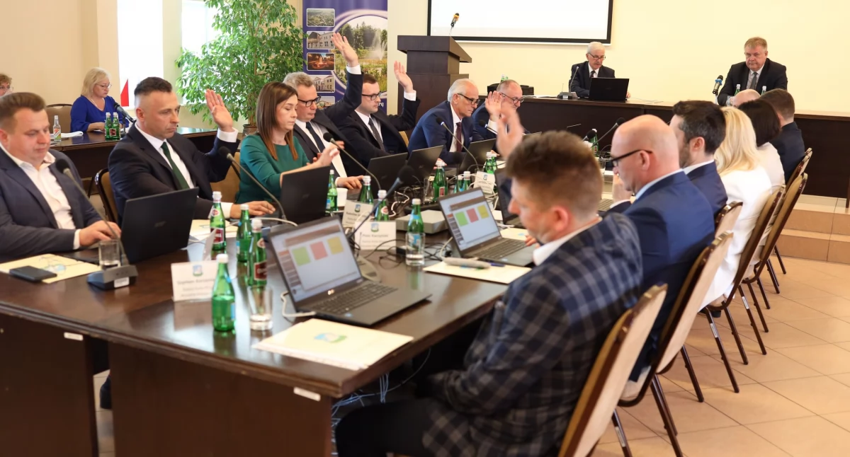 Sesja Rady Miasta Wysokie Mazowieckie: obwodnica zyskała nazwę, burmistrz o inwestycjach i PKS Nova
