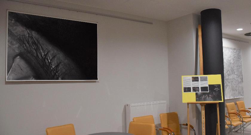Wystawa fotograficzna autorstwa Macieja Kędzielawskiego w MOK