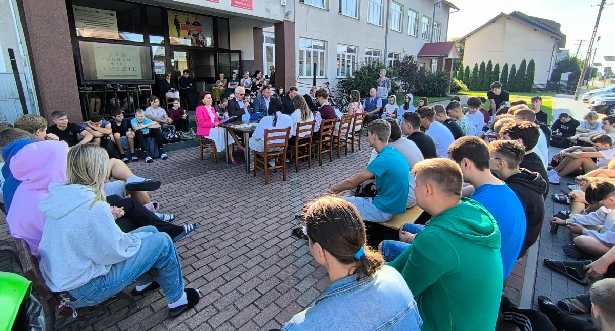 Fraszki, Treny i Pieśni pod chmurką – wyjątkowe Narodowe Czytanie w ZSOiZ w Czyżewie [foto]