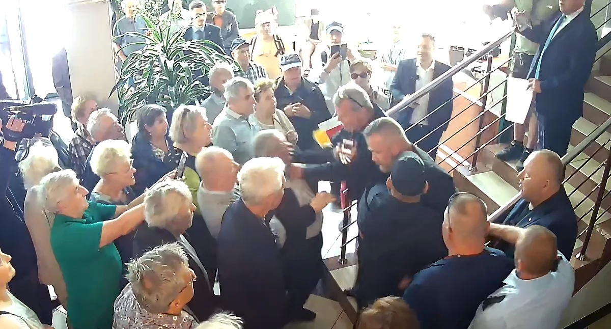 Burzliwa sesja sejmiku i konferencja marszałka. Spór o pakt migracyjny [VIDEO]
