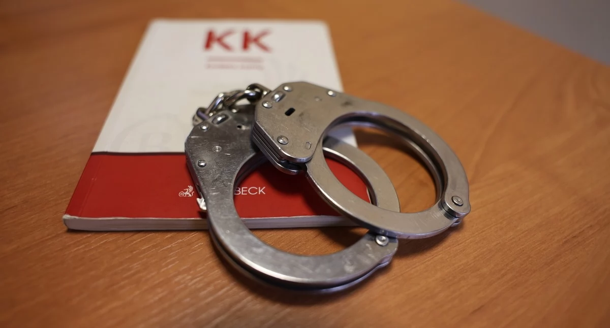Miał trzy zakazy prowadzenia pojazdów i był poszukiwany. 48-latek trafił do więzienia