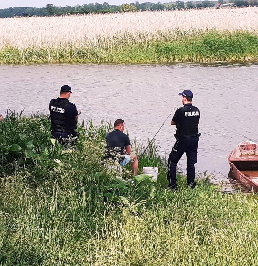 Wysokomazowieccy policjanci sprawdzają łowiska