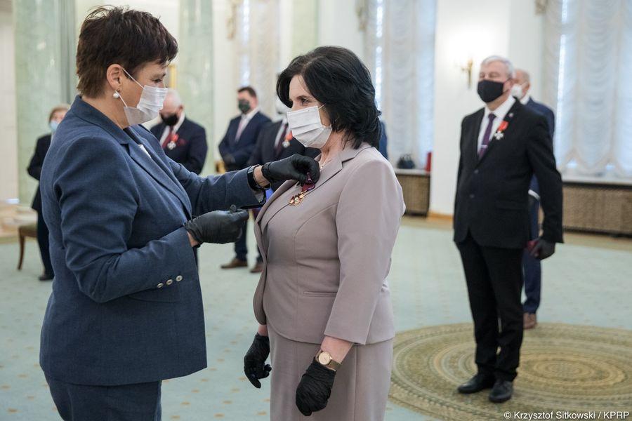 Burmistrz Czyżewa uhonorowana Złotym Krzyżem Zasługi