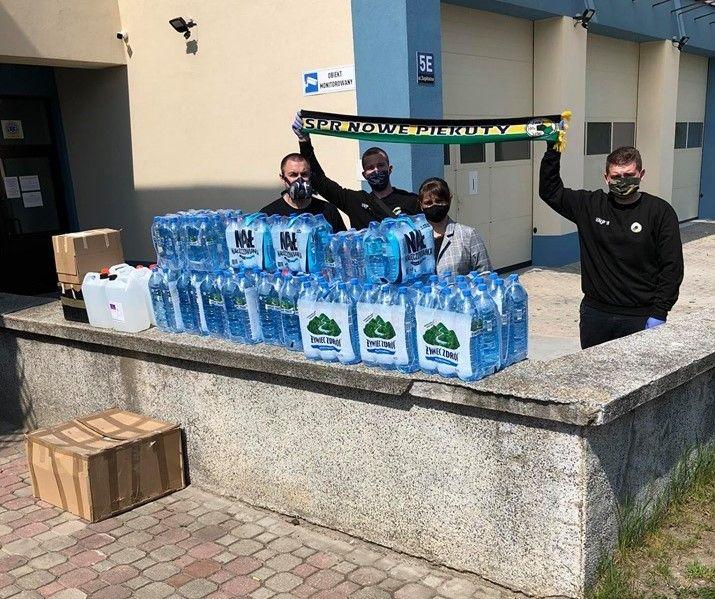 Kibice pomagają w walce z koronawirusem