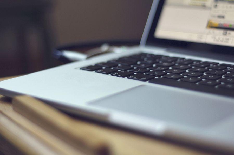 Edukacja zdalna w powiecie. Gminy kupują uczniom laptopy