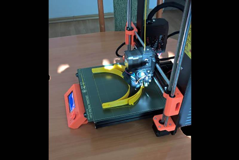 Szkolna drukarka 3D na wojnie z koronawirusem!