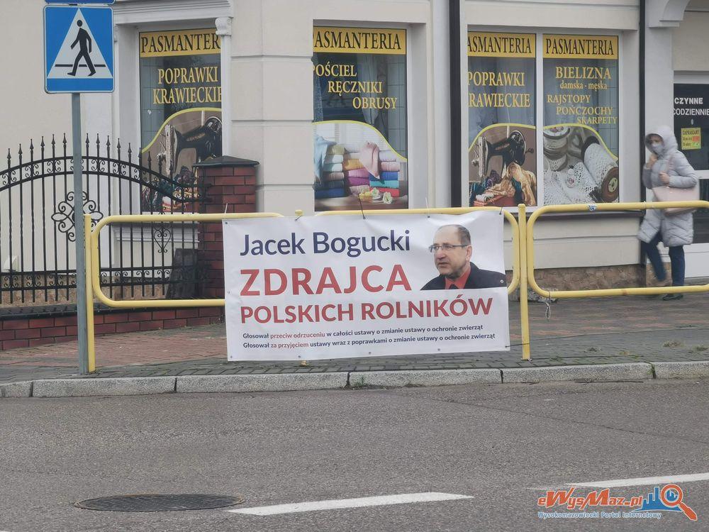 Billboardy w powiecie wysokomazowieckim: „Zdrajca polskich rolników” [foto]