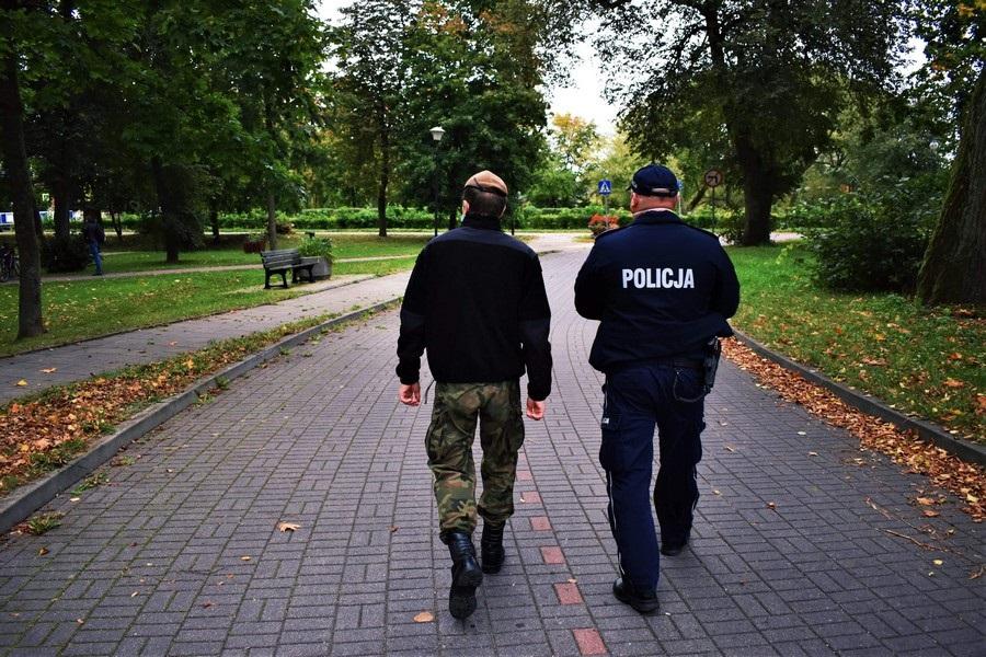 Sypią się mandaty i pouczenia za brak maseczek
