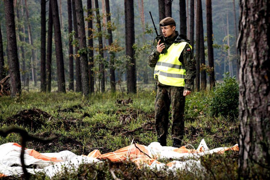 Szukali pilota i rozbitego myśliwca [foto]