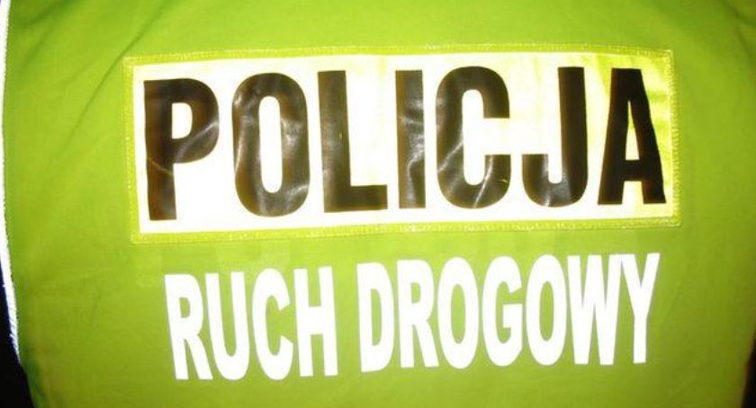 Kolizja w Michałkach. Kierowca osobówki uderzył w słup