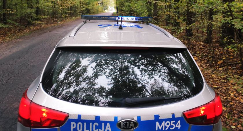 Stracił panowanie nad pojazdem, uderzył w betonowe ogrodzenie