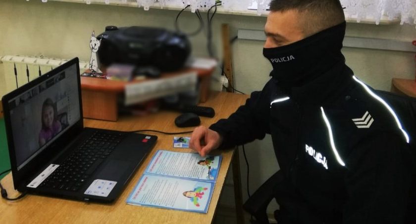 Policjanci mówili o bezpiecznych feriach