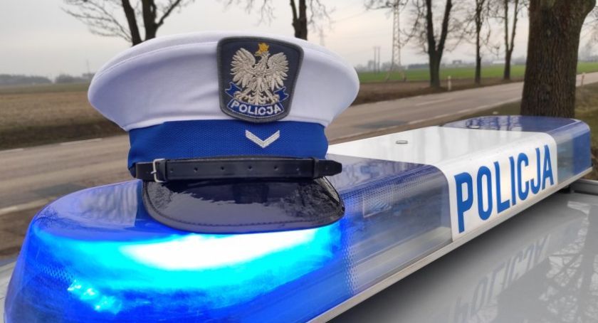 Zwłoki przy drodze. To ofiara wypadku?