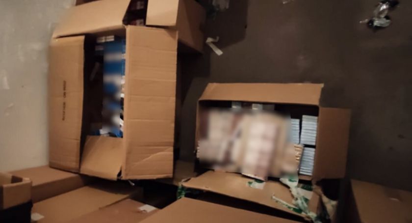 Papierosy bez akcyzy ukryte w mieszkaniu i garażu