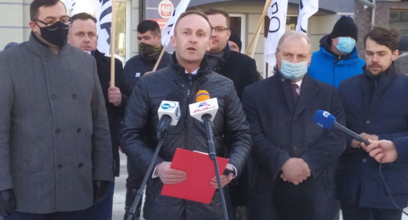 Kulesze Kościelne: Wójt usłyszał zarzuty. Odmówił składania zeznań [foto+video]